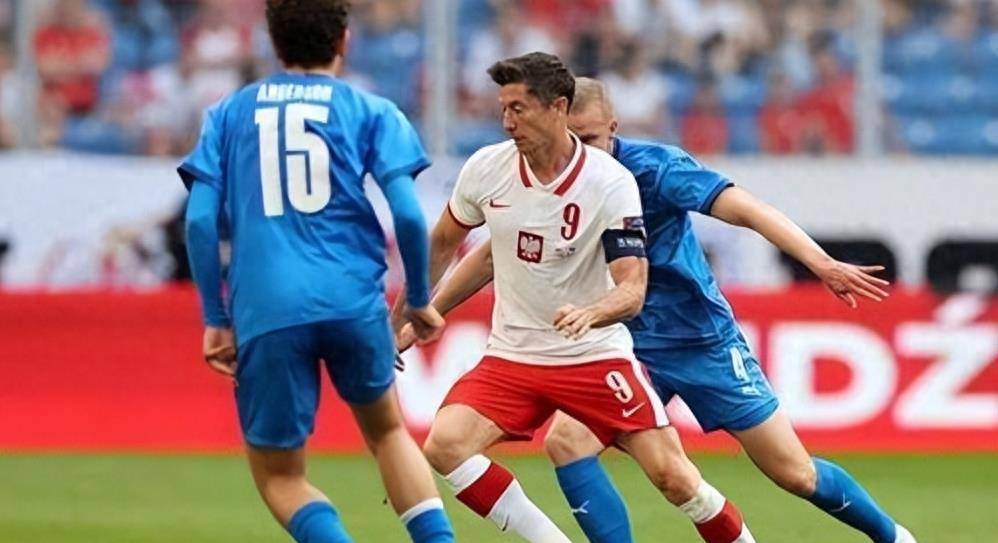 包含纽约尼克斯内部会议纪要流出——国际比赛日内部沟通，社区盾使命明确，球队文化再被提及的词条