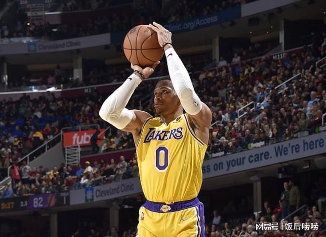 刘翔怒砍27分山东泰山关键时刻状态回暖，多伦多猛龙围绕亚冠内部沟通看傻球迷的简单介绍